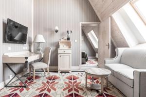 TV a/nebo společenská místnost v ubytování Aries Hotel & SPA Zakopane