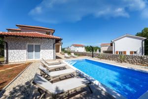 a villa with a swimming pool and a house at Villa Nera in Rasopasno