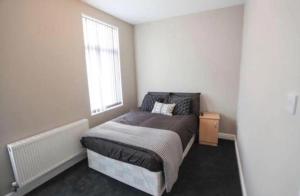 a bedroom with a bed and a window in it at Host Liverpool - City Centre Townhouse, Group Friendly & Parking in Liverpool