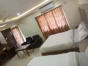 Hotel Rajwada palace客房内的一张或多张床位