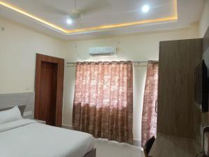 Hotel Rajwada palace客房内的一张或多张床位