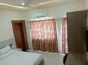 Hotel Rajwada palace客房内的一张或多张床位