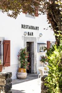 Fotografie z fotogalerie ubytování Hôtel Restaurant Du PONT D'ABENSE v destinaci Tardets-Sorholus + 15 fotografií