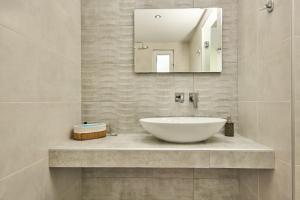 A bathroom at Ostria Apartments Még 37 kép