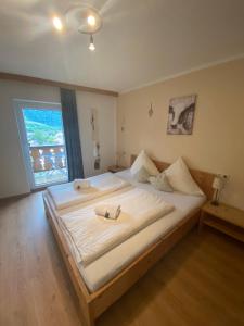 Postel nebo postele na pokoji v ubytování Alpenappartements Schwalbennestl