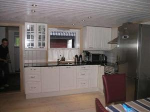 Η κουζίνα ή μικρή κουζίνα στο Jondal Nice apartment with bed linen incuded