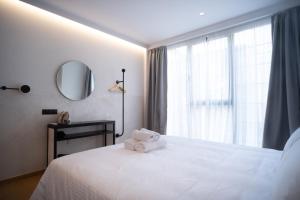 Ein Bett oder Betten in einem Zimmer der Unterkunft PAREA Athens