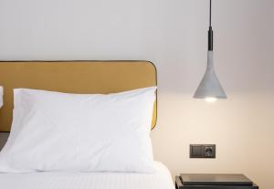Ein Bett oder Betten in einem Zimmer der Unterkunft PAREA Athens