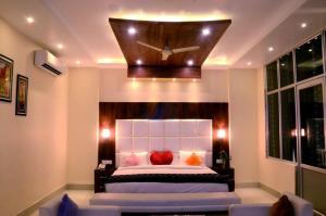 A bed or beds in a room at Taraji Resort