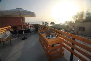 Μπαλκόνι ή βεράντα στο Messonghi- La Pazzeli