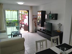 TV a/nebo společenská místnost v ubytování Sur Costa del Silencio Heated pool