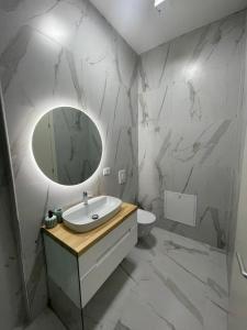 Ett badrum på Heaven Residence - Green Coast Resort, Palasë