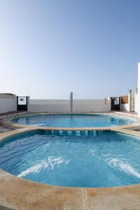 a large pool with blue water in a building at Casas Blancas Parque Montroig in Miami Platja