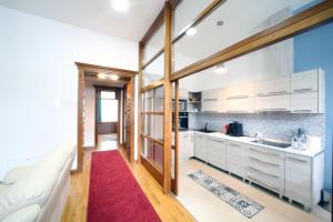 Gallery image of Virág Apartman Luxury in Odorheiu Secuiesc +4 photos