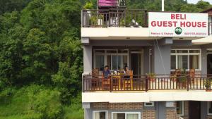 Balkoni atau teres di Beli Guest House