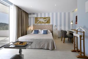 Postel nebo postele na pokoji v ubytování Sidari Beach Hotel + 37 fotografií