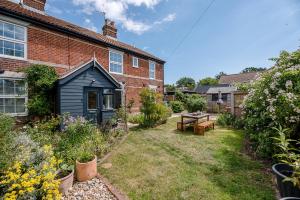 a garden in front of a brick house at Rustics in Southwold