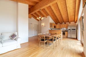 Kuchyňa alebo kuchynka v ubytovaní SEVENTEEN Schmittental by All in One Apartments