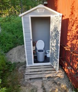 Gallery image of Single bedroom, outside toilet, shower, kitchen. 120 m from Sandbach in Bräcke