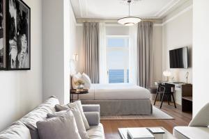 ON Residence - Small Luxury Hotels of the World的电视和/或娱乐中心