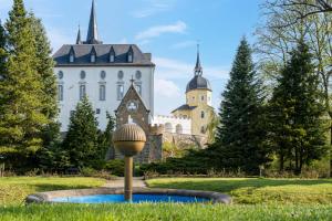 Bazén v ubytování Schloss Purschenstein nebo v jeho okolí