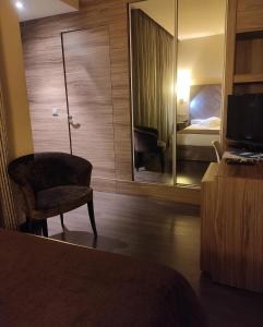 TV a/nebo společenská místnost v ubytování Hotel Aroi Ponferrada
