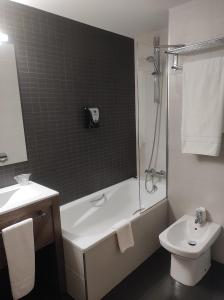 Koupelna v ubytování Hotel Aroi Ponferrada