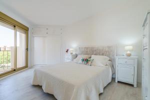 Postel nebo postele na pokoji v ubytování MalagaSuite Living Coast Fuengirola