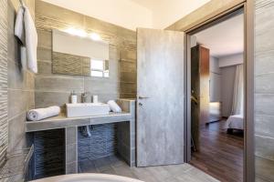 Kúpeľňa v ubytovaní Aristos Garden Apartments