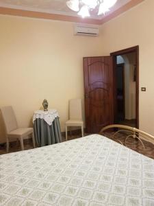 Łóżko lub łóżka w pokoju w obiekcie Via Milano 50