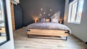 a bedroom with a large bed in a room at Appartement cosy et familial avec terrasse in Theux