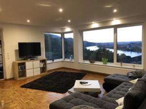 Televisyen dan/atau pusat hiburan di Ferienhaus Rheinblick