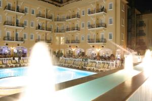 Bazén v ubytování Hotel Sinatra - All Inclusive nebo v jeho okolí