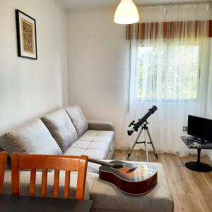 a living room with a couch and a camera on a tripod at Apartamentos Mar de Nanín in Sanxenxo