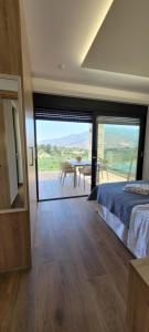 Postel nebo postele na pokoji v ubytování Splendid Villas and Family Resort + 50 fotografií