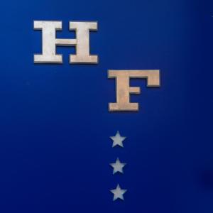 un'immagine della parola fuoco con le stelle di Hotel Felicioni a Pineto