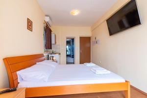 Posteľ alebo postele v izbe v ubytovaní S1 - studio just 50m from the beach with sea view