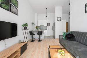 Televízia a/alebo spoločenská miestnosť v ubytovaní Exclusive Apartment Kajdasza Wroclaw by Noclegi Renters