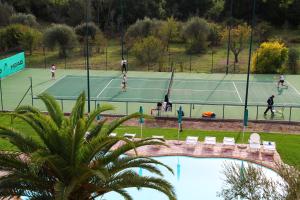 Attività di tennis o squash presso l'hotel o nelle vicinanze