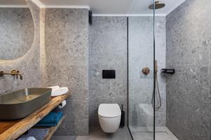 Akrotiri Beach Resort Hotel - Adult Friendly的一间浴室