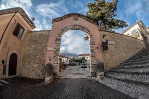 Et lokalt vartegn tæt på pensionatet