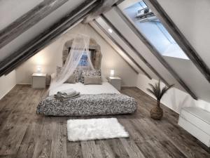 a bedroom with a bed in a attic at Villa Azzuro in Selca