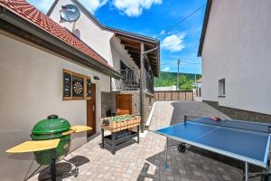 a patio with a ping pong table and a ping pong ball at Florek & Florica Kalnik in Kalnik