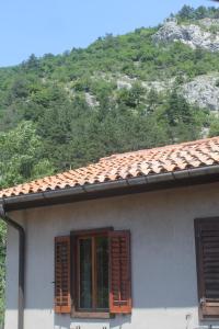 Výhľad na hory alebo výhľad na hory priamo z of the bed and breakfast