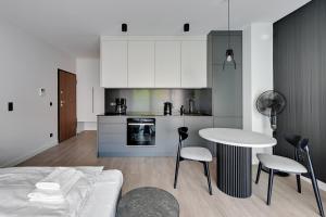 Kuchyňa alebo kuchynka v ubytovaní Gdańsk Comfort Apartaments Łąkowa