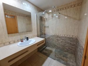 a bathroom with a sink and a shower at Four Seasons - Playa del Cura in Playa del Cura