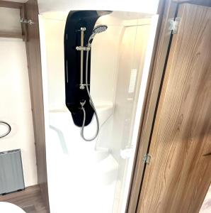 Koupelna v ubytování Caravan hire at New Quay