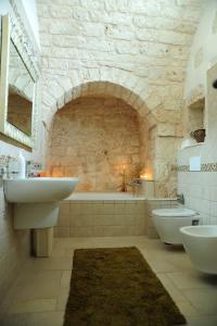 a bathroom with a sink and a bath tub at Casale Citrignano in Carovigno