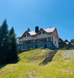 Budova, v ktorej sa vila nachádza