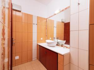 A bathroom at Halkidio House
